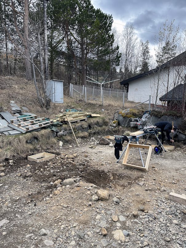 Overdækket terrasse med lounge og udekøkken Overdækket terrasse med lounge og udekøkken